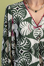 Load image into Gallery viewer, Printed V-neck 3/4 Slv Blouse
