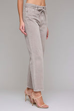 Load image into Gallery viewer, Ella HR Wide Straight Leg 29"
