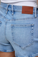 Load image into Gallery viewer, Mid Rise Stretch Shorts
