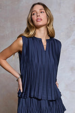 Load image into Gallery viewer, Pleated Slvless Crop top
