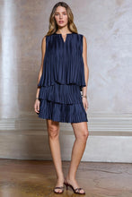 Load image into Gallery viewer, Pleated Slvless Crop top
