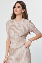 Load image into Gallery viewer, S/S Fitted Pleated Cropped top
