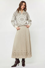 Load image into Gallery viewer, Pattern Jacquard Half Zip Sweater
