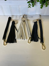 Load image into Gallery viewer, Versa Tote Tassel
