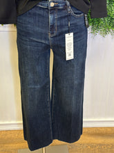 Load image into Gallery viewer, Stride Wide Leg 26"
