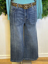 Load image into Gallery viewer, Stride HR Wide Leg w/seaming Detail
