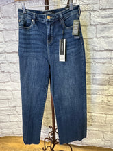 Load image into Gallery viewer, Stride Wide Leg 26"
