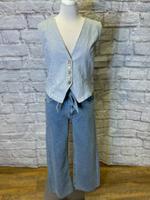 Load image into Gallery viewer, Wide Straight Leg Denim w/belt
