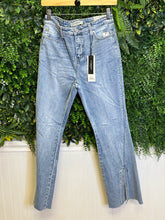Load image into Gallery viewer, Hannah HR Flare w/twisted Seam
