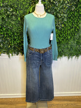 Load image into Gallery viewer, Stride HR Wide Leg w/seaming Detail
