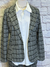 Load image into Gallery viewer, Fitted Blazer
