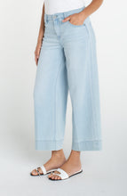 Load image into Gallery viewer, Stride Crop Embroidered Side Seam
