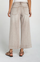 Load image into Gallery viewer, Weekender Crop Wide Leg 26"
