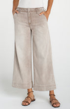 Load image into Gallery viewer, Weekender Crop Wide Leg 26"
