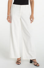 Load image into Gallery viewer, Weekender Wide Leg 30"
